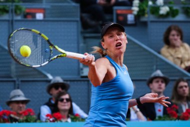 Danimarkalı Caroline Wozniacki, Mutua Madrid Açık 'ın ikinci gününde 24 Nisan 2024' te Madrid, İspanya 'da La Caja Magica' da oynanan karşılaşmada.