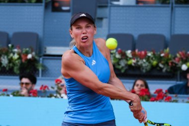 Danimarkalı Caroline Wozniacki, Mutua Madrid Açık 'ın ikinci gününde 24 Nisan 2024' te Madrid, İspanya 'da La Caja Magica' da oynanan karşılaşmada.