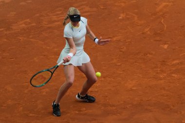 Rusyalı Mirra Andreyeva, Mutua Madrid Açık 'ın ikinci gününde 24 Nisan 2024 tarihinde Madrid, İspanya' da oynanan La Caja Magica karşılaşmasında.