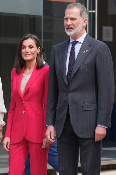 König Felipe Von Spanien Und Königin Letizia Von Spanien Nehmen — Stockfoto