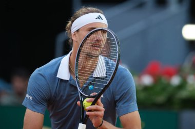 Alman Alexander Zverev, 26 Nisan 2024 tarihinde İspanya 'nın Madrid kentinde La Caja Magica' da oynanan Mutua Madrid Açık ikinci tur karşılaşmasında Borna Coriç 'e karşı oynamıştır.