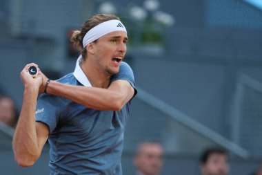 Alman Alexander Zverev, 26 Nisan 2024 tarihinde İspanya 'nın Madrid kentinde La Caja Magica' da oynanan Mutua Madrid Açık ikinci tur karşılaşmasında Borna Coriç 'e karşı oynamıştır.