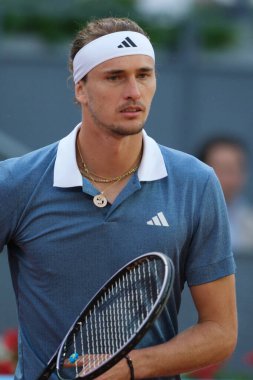 Alman Alexander Zverev, 26 Nisan 2024 tarihinde İspanya 'nın Madrid kentinde La Caja Magica' da oynanan Mutua Madrid Açık ikinci tur karşılaşmasında Borna Coriç 'e karşı oynamıştır.