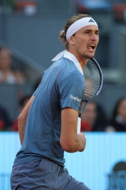 Alman Alexander Zverev, 26 Nisan 2024 tarihinde İspanya 'nın Madrid kentinde La Caja Magica' da oynanan Mutua Madrid Açık ikinci tur karşılaşmasında Borna Coriç 'e karşı oynamıştır.