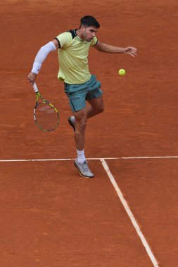 İspanya 'dan Carlos Alcaraz, 28 Nisan 2024 tarihinde İspanya' nın Madrid kentinde La Caja Magica 'da oynanan Mutua Madrid Açık' ın altıncı gününde oynanan 32.. 