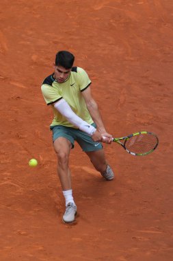 İspanya 'dan Carlos Alcaraz, 28 Nisan 2024 tarihinde İspanya' nın Madrid kentinde La Caja Magica 'da oynanan Mutua Madrid Açık' ın altıncı gününde oynanan 32.. 