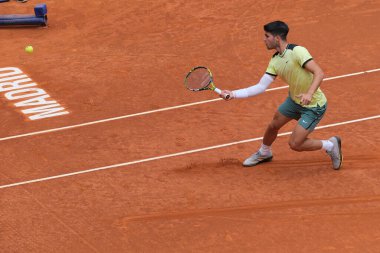 İspanya 'dan Carlos Alcaraz, 28 Nisan 2024 tarihinde İspanya' nın Madrid kentinde La Caja Magica 'da oynanan Mutua Madrid Açık' ın altıncı gününde oynanan 32.. 