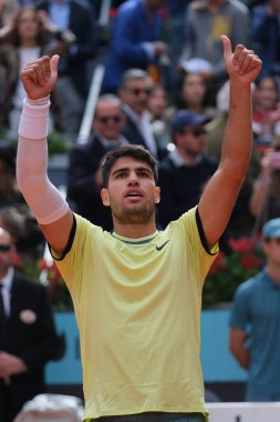 İspanya 'dan Carlos Alcaraz, 28 Nisan 2024 tarihinde İspanya' nın Madrid kentinde La Caja Magica 'da oynanan Mutua Madrid Açık' ın altıncı gününde oynanan 32.. 