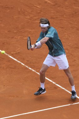 Andrey Rublev 28 Nisan 2024 tarihinde İspanya 'nın Madrid kentinde La Caja Magica' da düzenlenen Mutua Madrid Açık 'ın altıncı gününde Alejandro Davidovich Fokina' ya karşı oynanan 32.