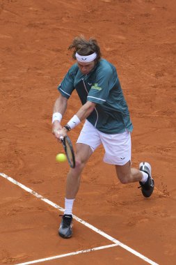 Andrey Rublev 28 Nisan 2024 tarihinde İspanya 'nın Madrid kentinde La Caja Magica' da düzenlenen Mutua Madrid Açık 'ın altıncı gününde Alejandro Davidovich Fokina' ya karşı oynanan 32.