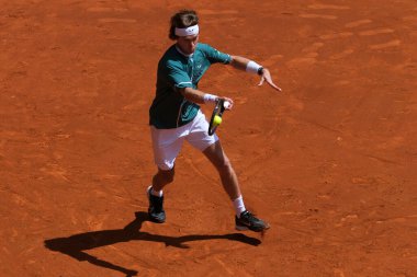 Andrey Rublev 28 Nisan 2024 tarihinde İspanya 'nın Madrid kentinde La Caja Magica' da düzenlenen Mutua Madrid Açık 'ın altıncı gününde Alejandro Davidovich Fokina' ya karşı oynanan 32.