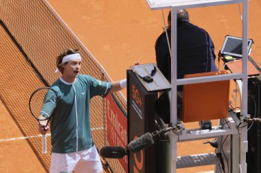 Andrey Rublev 28 Nisan 2024 tarihinde İspanya 'nın Madrid kentinde La Caja Magica' da düzenlenen Mutua Madrid Açık 'ın altıncı gününde Alejandro Davidovich Fokina' ya karşı oynanan 32.