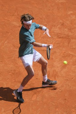 Andrey Rublev 28 Nisan 2024 tarihinde İspanya 'nın Madrid kentinde La Caja Magica' da düzenlenen Mutua Madrid Açık 'ın altıncı gününde Alejandro Davidovich Fokina' ya karşı oynanan 32.