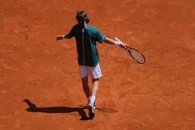 Andrey Rublev 28 Nisan 2024 tarihinde İspanya 'nın Madrid kentinde La Caja Magica' da düzenlenen Mutua Madrid Açık 'ın altıncı gününde Alejandro Davidovich Fokina' ya karşı oynanan 32.