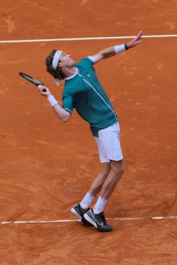 Andrey Rublev 28 Nisan 2024 tarihinde İspanya 'nın Madrid kentinde La Caja Magica' da düzenlenen Mutua Madrid Açık 'ın altıncı gününde Alejandro Davidovich Fokina' ya karşı oynanan 32.