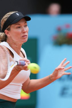 ABD 'li Danielle Collins, 28 Nisan 2024' te Madrid 'deki Caja Magica' da oynanan 2024 WTA Tour Madrid Açık tenis karşılaşmasının üçüncü turunda Jacqueline Cristian 'a karşı mücadele etti. 