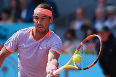 İspanya 'dan Rafael Nadal, 29 Nisan 2024 tarihinde İspanya' nın Madrid kentinde La Caja Magica 'da oynanan Mutua Madrid Açık' ta oynanan 32 'nci tur karşılaşmasında Cachin' e karşı oynamıştır.