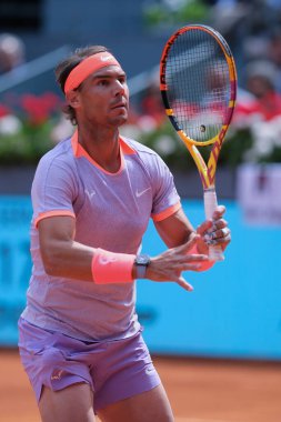 İspanya 'dan Rafael Nadal, 29 Nisan 2024 tarihinde İspanya' nın Madrid kentinde La Caja Magica 'da oynanan Mutua Madrid Açık' ta oynanan 32 'nci tur karşılaşmasında Cachin' e karşı oynamıştır.