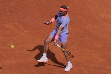 İspanya 'dan Rafael Nadal, 29 Nisan 2024 tarihinde İspanya' nın Madrid kentinde La Caja Magica 'da oynanan Mutua Madrid Açık' ta oynanan 32 'nci tur karşılaşmasında Cachin' e karşı oynamıştır.