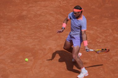 İspanya 'dan Rafael Nadal, 29 Nisan 2024 tarihinde İspanya' nın Madrid kentinde La Caja Magica 'da oynanan Mutua Madrid Açık' ta oynanan 32 'nci tur karşılaşmasında Cachin' e karşı oynamıştır.