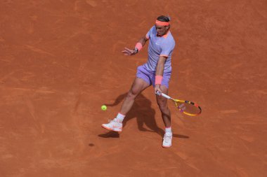 İspanya 'dan Rafael Nadal, 29 Nisan 2024 tarihinde İspanya' nın Madrid kentinde La Caja Magica 'da oynanan Mutua Madrid Açık' ta oynanan 32 'nci tur karşılaşmasında Cachin' e karşı oynamıştır.
