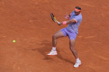 İspanya 'dan Rafael Nadal, 29 Nisan 2024 tarihinde İspanya' nın Madrid kentinde La Caja Magica 'da oynanan Mutua Madrid Açık' ta oynanan 32 'nci tur karşılaşmasında Cachin' e karşı oynamıştır.