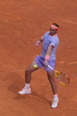 İspanya 'dan Rafael Nadal, 29 Nisan 2024 tarihinde İspanya' nın Madrid kentinde La Caja Magica 'da oynanan Mutua Madrid Açık' ta oynanan 32 'nci tur karşılaşmasında Cachin' e karşı oynamıştır.