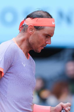 İspanya 'dan Rafael Nadal, 29 Nisan 2024 tarihinde İspanya' nın Madrid kentinde La Caja Magica 'da oynanan Mutua Madrid Açık' ta oynanan 32 'nci tur karşılaşmasında Cachin' e karşı oynamıştır.