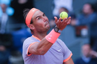 İspanya 'dan Rafael Nadal, 29 Nisan 2024 tarihinde İspanya' nın Madrid kentinde La Caja Magica 'da oynanan Mutua Madrid Açık' ta oynanan 32 'nci tur karşılaşmasında Cachin' e karşı oynamıştır.