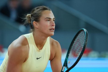 Aryna Sabalenka, Mirra Andreeva 'ya karşı Mutua Madrid Açık' ın dokuzuncu gününde 1 Mayıs 2024 tarihinde Madrid, İspanya 'da oynanan çeyrek final karşılaşmasında. 