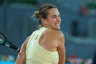 Aryna Sabalenka, Mirra Andreeva 'ya karşı Mutua Madrid Açık' ın dokuzuncu gününde 1 Mayıs 2024 tarihinde Madrid, İspanya 'da oynanan çeyrek final karşılaşmasında. 