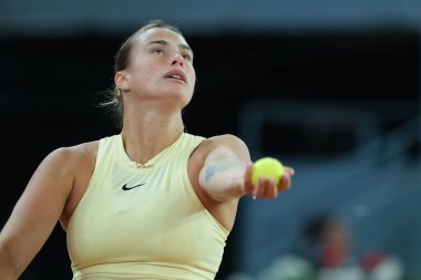 Aryna Sabalenka, Mirra Andreeva 'ya karşı Mutua Madrid Açık' ın dokuzuncu gününde 1 Mayıs 2024 tarihinde Madrid, İspanya 'da oynanan çeyrek final karşılaşmasında. 