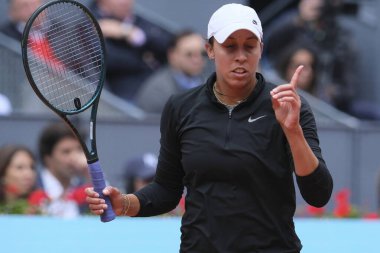 Amerika Birleşik Devletleri 'nden Madison Keys, İspanya' nın Madrid kentinde 2 Mayıs 2024 tarihinde La Caja Magica 'da oynanan Mutua Madrid Açık' ın 10. gününde oynanan Bayanlar Single yarı final karşılaşmasında Iga Swiatek 'e karşı.. 