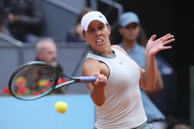 Amerika Birleşik Devletleri 'nden Madison Keys, İspanya' nın Madrid kentinde 2 Mayıs 2024 tarihinde La Caja Magica 'da oynanan Mutua Madrid Açık' ın 10. gününde oynanan Bayanlar Single yarı final karşılaşmasında Iga Swiatek 'e karşı.. 