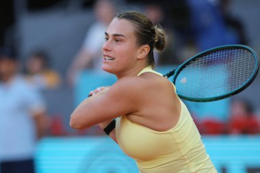 Aryna Sabalenka, Mutua Madrid Açık 'ın 12. gününde İspanya' nın Madrid kenti Madrid 'de oynanan Bayanlar Tekler Finali karşılaşmasında Iga Swiatek ile karşılaştı..