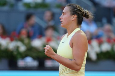 Aryna Sabalenka, Mutua Madrid Açık 'ın 12. gününde İspanya' nın Madrid kenti Madrid 'de oynanan Bayanlar Tekler Finali karşılaşmasında Iga Swiatek ile karşılaştı..