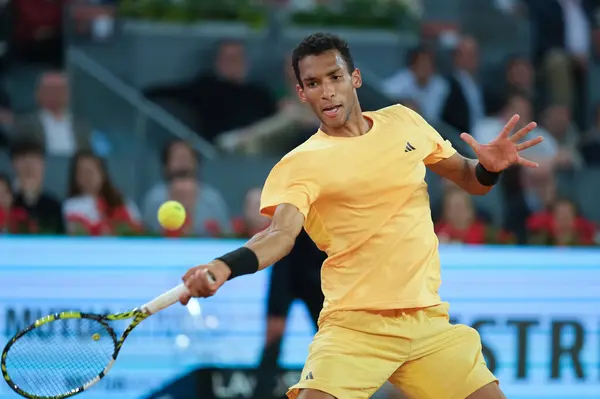  Kanada 'dan Felix Auger Aliassime, 13 Mayıs' ta İspanya 'nın Madrid kentinde oynanan Mutua Madrid Açık' ta oynanan Andrey Rublev ile oynanan Erkekler Final karşılaşmasında.