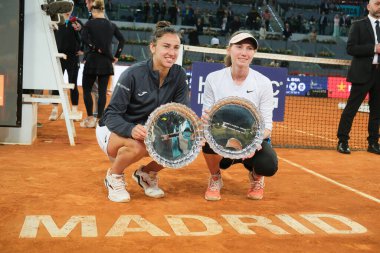 Sara Sorribes ve Cristina Bucsa Mutua Madrid Açık 'ta oynanan bayanlar çiftler finalinde 5 Mayıs 2024 tarihinde Madrid, İspanya' da Barbora Krejcikova ve Laura Siegemund 'a karşı oynadılar..