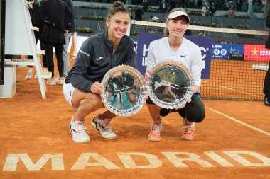 Sara Sorribes ve Cristina Bucsa Mutua Madrid Açık 'ta oynanan bayanlar çiftler finalinde 5 Mayıs 2024 tarihinde Madrid, İspanya' da Barbora Krejcikova ve Laura Siegemund 'a karşı oynadılar..