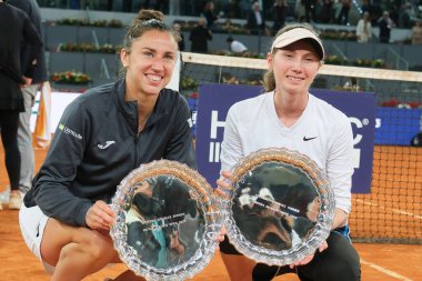 Sara Sorribes ve Cristina Bucsa Mutua Madrid Açık 'ta oynanan bayanlar çiftler finalinde 5 Mayıs 2024 tarihinde Madrid, İspanya' da Barbora Krejcikova ve Laura Siegemund 'a karşı oynadılar..