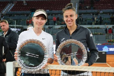 Sara Sorribes ve Cristina Bucsa Mutua Madrid Açık 'ta oynanan bayanlar çiftler finalinde 5 Mayıs 2024 tarihinde Madrid, İspanya' da Barbora Krejcikova ve Laura Siegemund 'a karşı oynadılar..