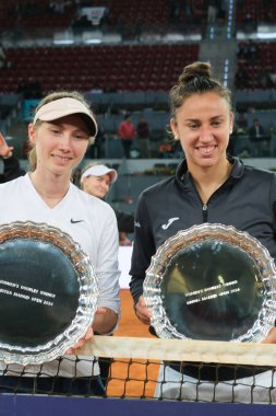 Sara Sorribes ve Cristina Bucsa Mutua Madrid Açık 'ta oynanan bayanlar çiftler finalinde 5 Mayıs 2024 tarihinde Madrid, İspanya' da Barbora Krejcikova ve Laura Siegemund 'a karşı oynadılar..