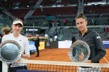 Sara Sorribes ve Cristina Bucsa Mutua Madrid Açık 'ta oynanan bayanlar çiftler finalinde 5 Mayıs 2024 tarihinde Madrid, İspanya' da Barbora Krejcikova ve Laura Siegemund 'a karşı oynadılar..