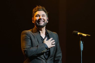 Şarkıcı Miguel Poveda, 13 Mayıs 2024 'te Madrid' deki Lope de Vega tiyatrosunda bir konser verdi..