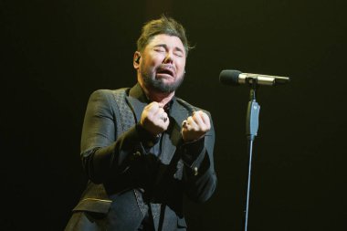 Şarkıcı Miguel Poveda, 13 Mayıs 2024 'te Madrid' deki Lope de Vega tiyatrosunda bir konser verdi..