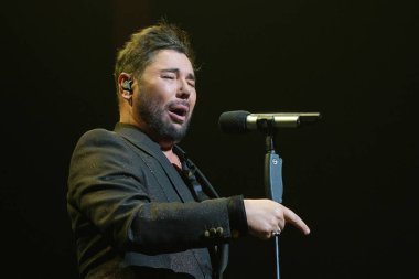 Şarkıcı Miguel Poveda, 13 Mayıs 2024 'te Madrid' deki Lope de Vega tiyatrosunda bir konser verdi..