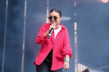 Şarkıcı Marta Santos, Madrid Plaza Belediye Başkanı San Isidro 'daki Vive Dial konserinde sahne alır. 14 Mayıs 2024 İspanya