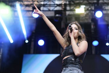 Şarkıcı Ana Guerra, Madrid Plaza Belediye Başkanı San Isidro 'daki Vive Dial konserinde sahne almaktadır. 14 Mayıs 2024 İspanya