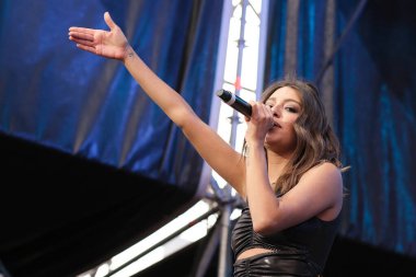 Şarkıcı Ana Guerra, Madrid Plaza Belediye Başkanı San Isidro 'daki Vive Dial konserinde sahne almaktadır. 14 Mayıs 2024 İspanya