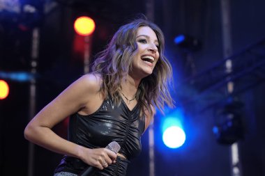 Şarkıcı Ana Guerra, Madrid Plaza Belediye Başkanı San Isidro 'daki Vive Dial konserinde sahne almaktadır. 14 Mayıs 2024 İspanya